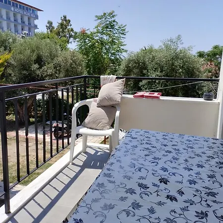 Kadinlar Denizine 100 Metre * Κουσάντασι